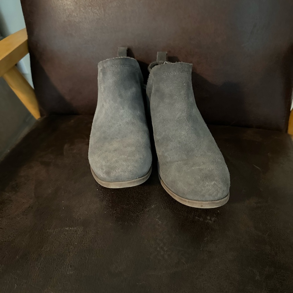 Toms women’s Charcoal Suede Booties size 9w